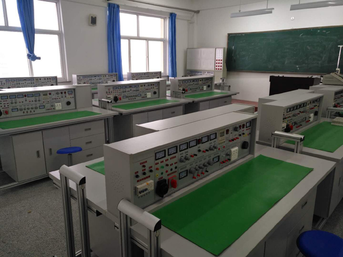 上海碩博公司生產：電工電子,電子電工,電工電子實驗室設備,電工電子實驗室,心肺復蘇模擬人,電工技能實訓考核臺,電子技能考核臺,實訓考核,電工考核柜,電工實驗室,電子實驗室,電工實驗室設備,電子實驗室設備,電拖實驗室設備
